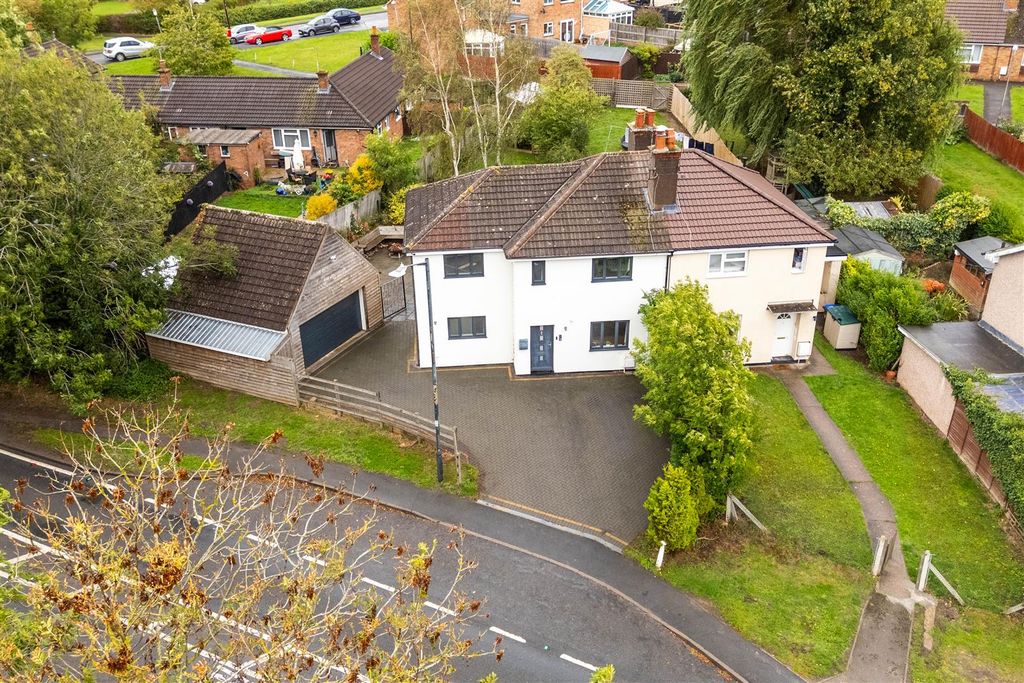 Property photo 1 of 39 1 Southam Road, Long Itchington Nwm (46 Of 49).Jpg