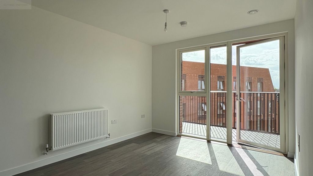 Property photo 3 of 12 Photo 6