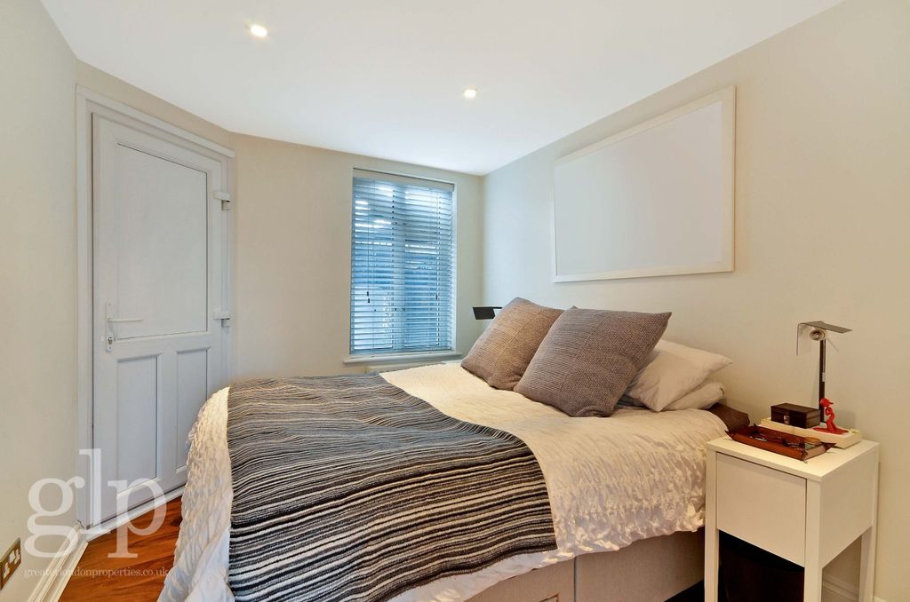 Property photo 3 of 14 988935