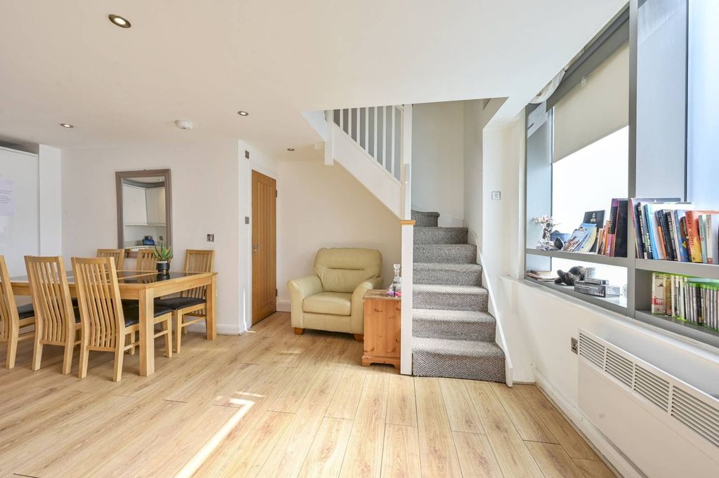 Property photo 3 of 9