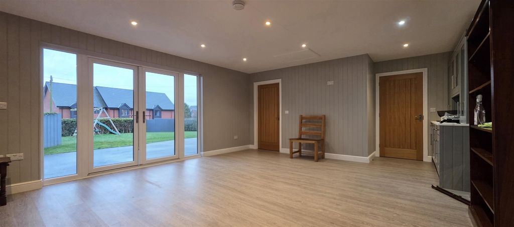 Additional image 13 of 4 bed property to rentVictoria Road, Kington HR5