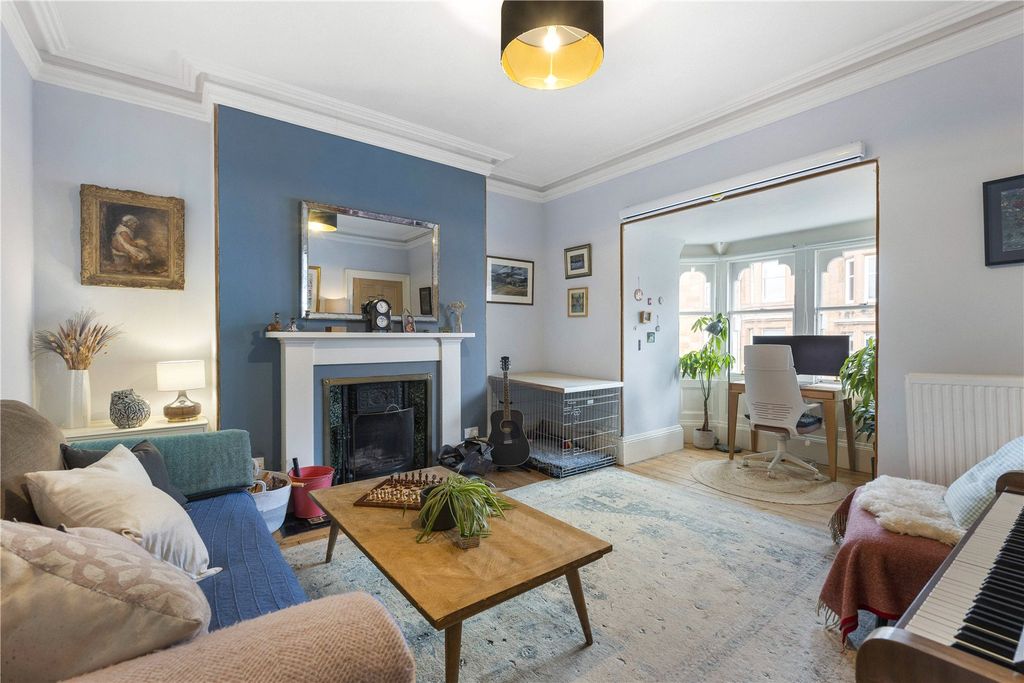 Property photo 2 of 29 37 2F1 Bath St 10