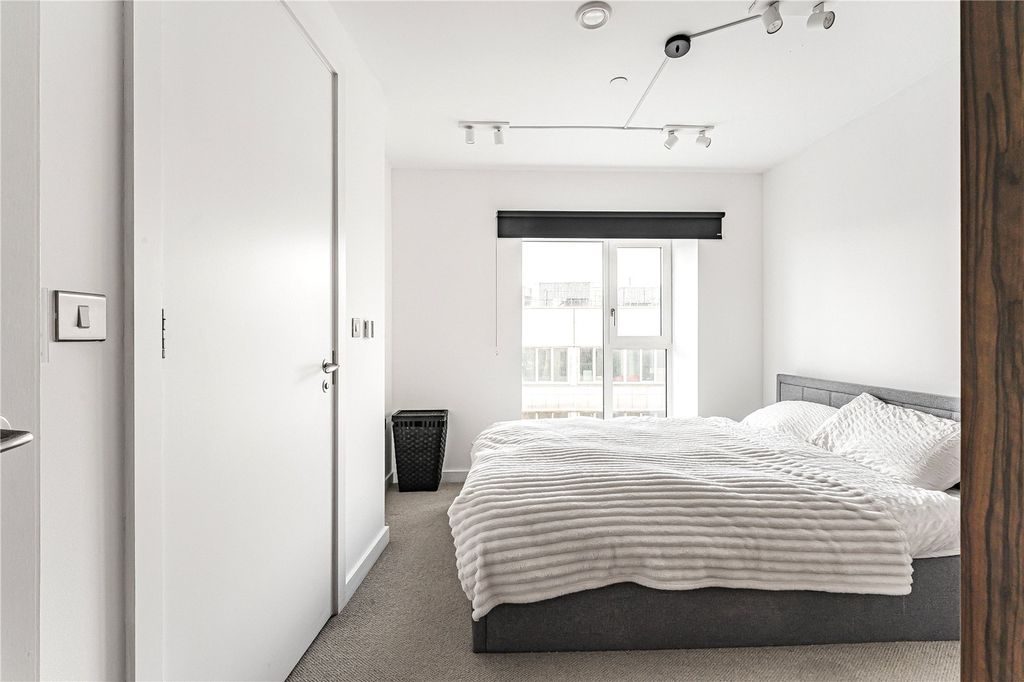 Property photo 3 of 20 Bedroom