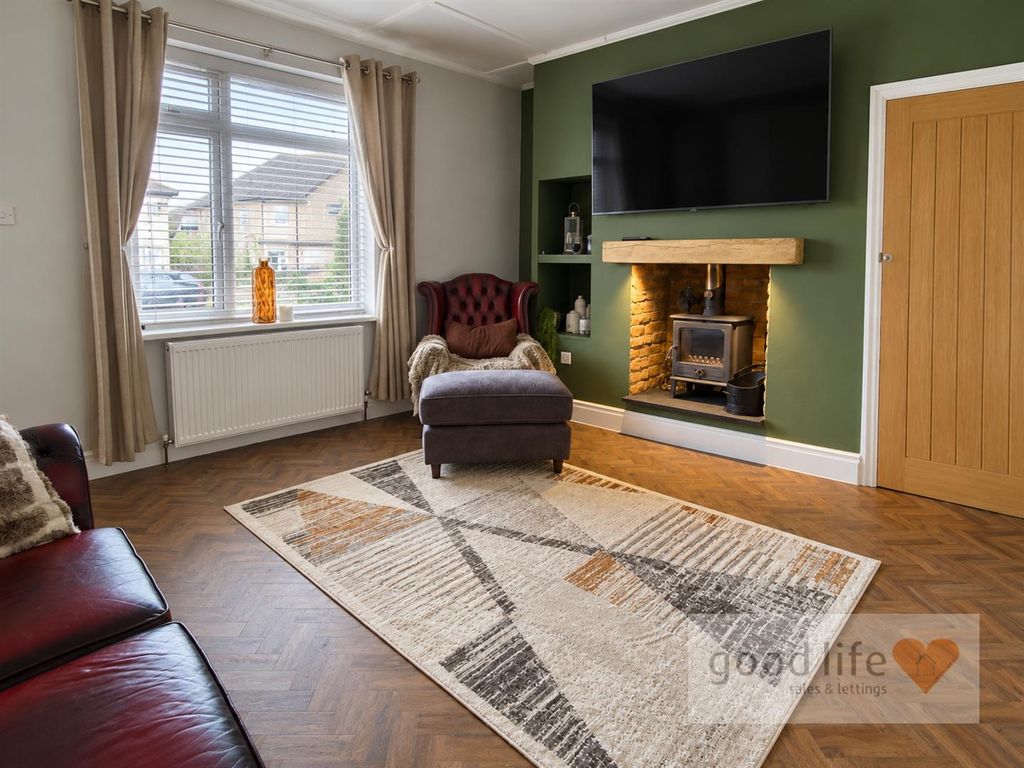 Property photo 2 of 21 20261028_204217384_Iosoxford Sq.Jpg