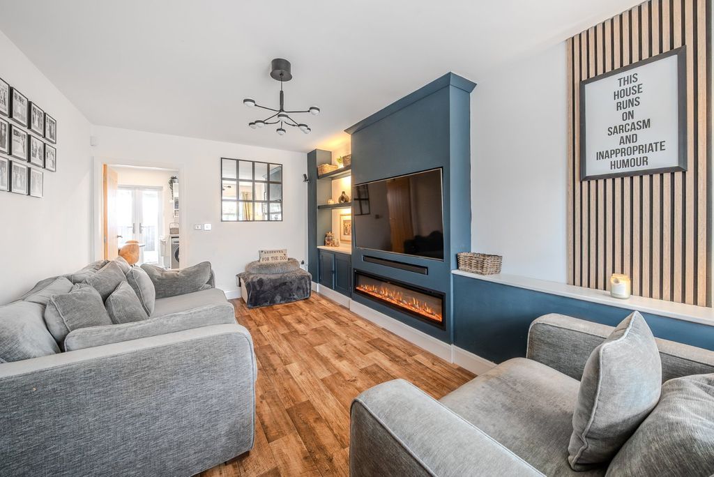 Property photo 3 of 19 Picture No. 06