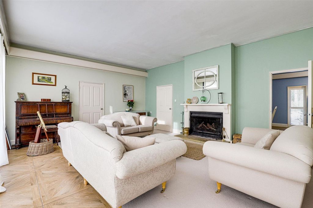 Property photo 2 of 39