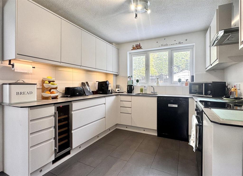 Property photo 2 of 39 Tempimage1Raviz.Jpg