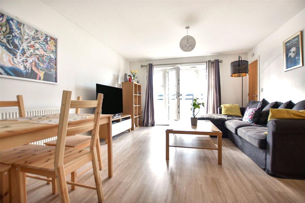 Property photo 3 of 8 Picture No. 14