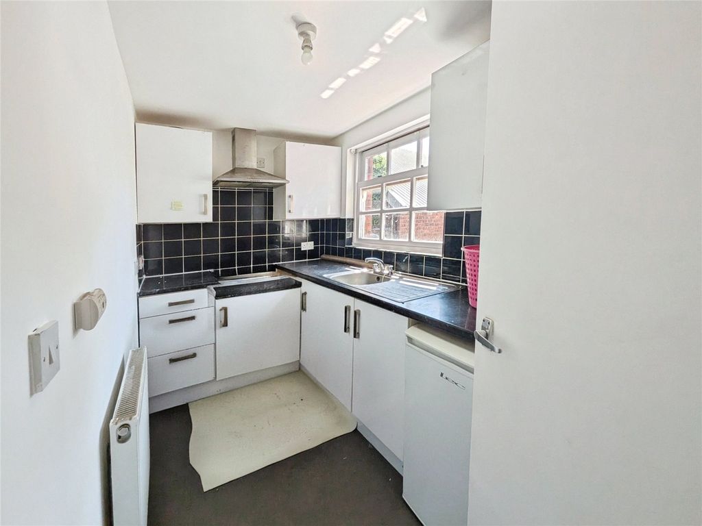Property photo 3 of 11 Kitchen
