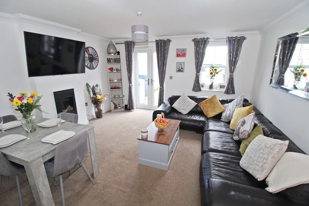 Property photo 3 of 12 5087464