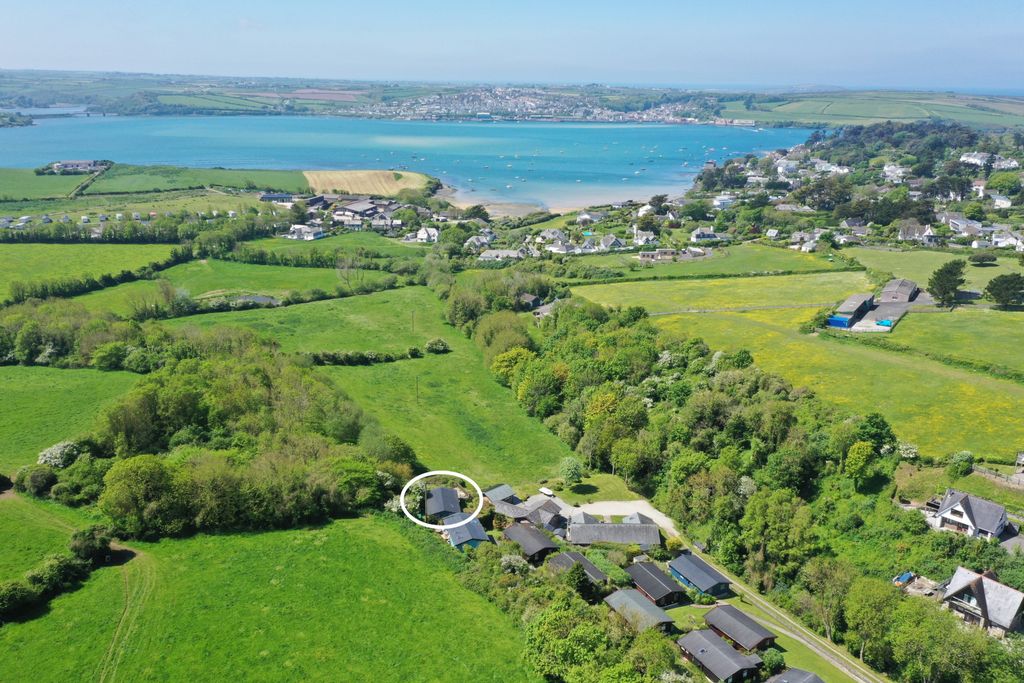 Property photo 1 of 17 4 Little Treverrow