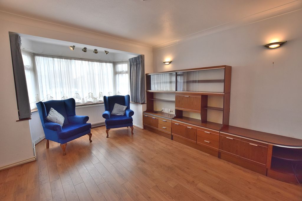 Property photo 2 of 19 Front Reception 