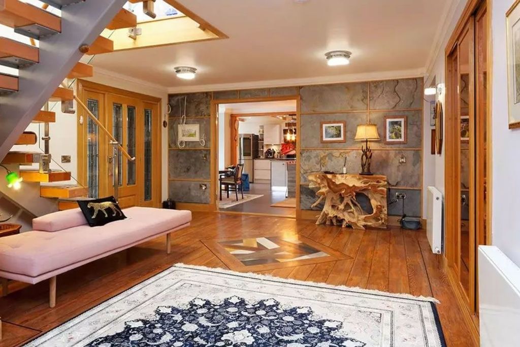 Property photo 2 of 9