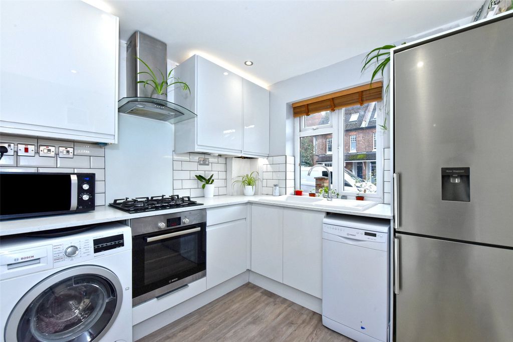 Property photo 2 of 9 Kitchen