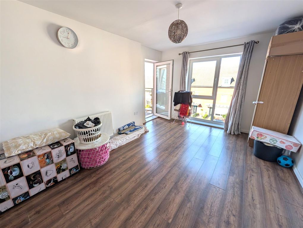 Property photo 3 of 10 Living Room