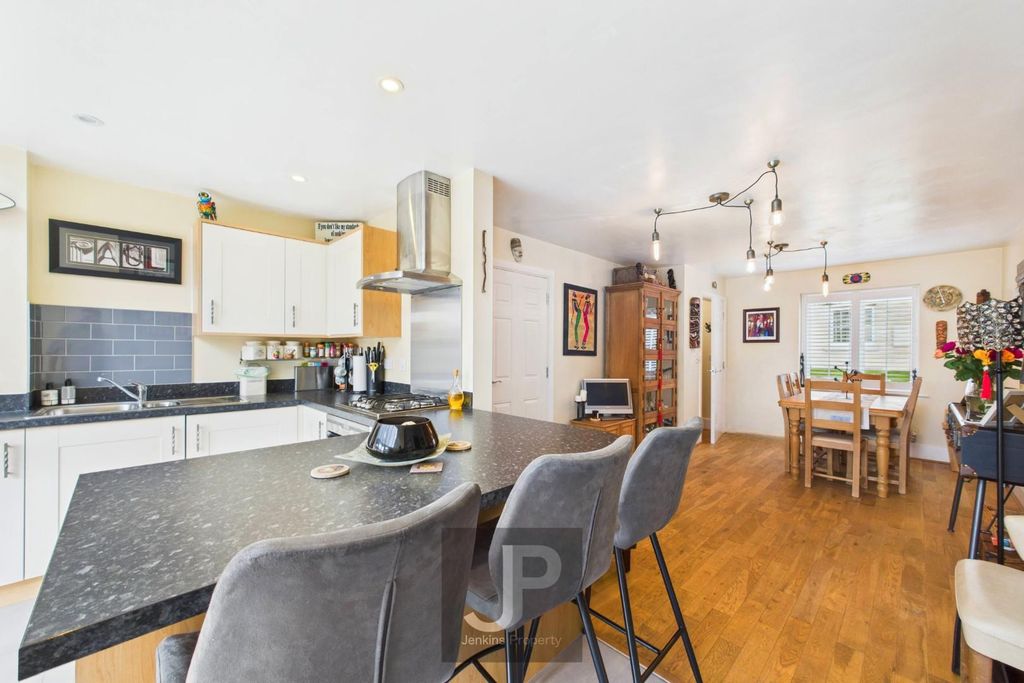 Property photo 2 of 22 Cam01632G0-Pr0227-Still021.Jpg