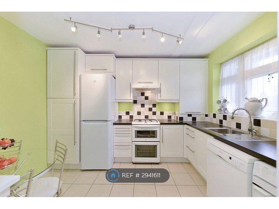 Property photo 2 of 9 Kitchen