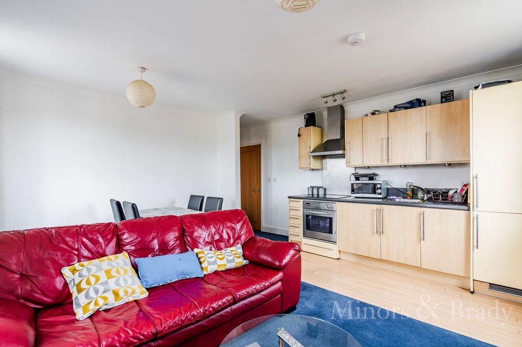 Property photo 2 of 17