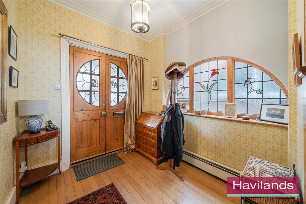 Property photo 2 of 20 The Chine-4.Jpg