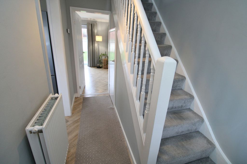 Property photo 2 of 22