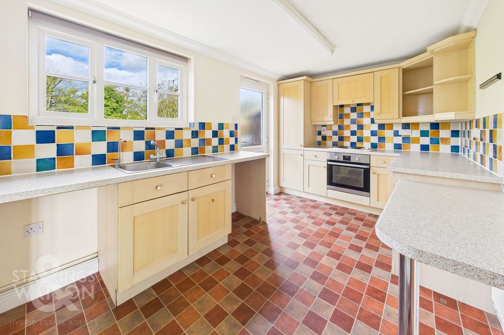 Property photo 3 of 18