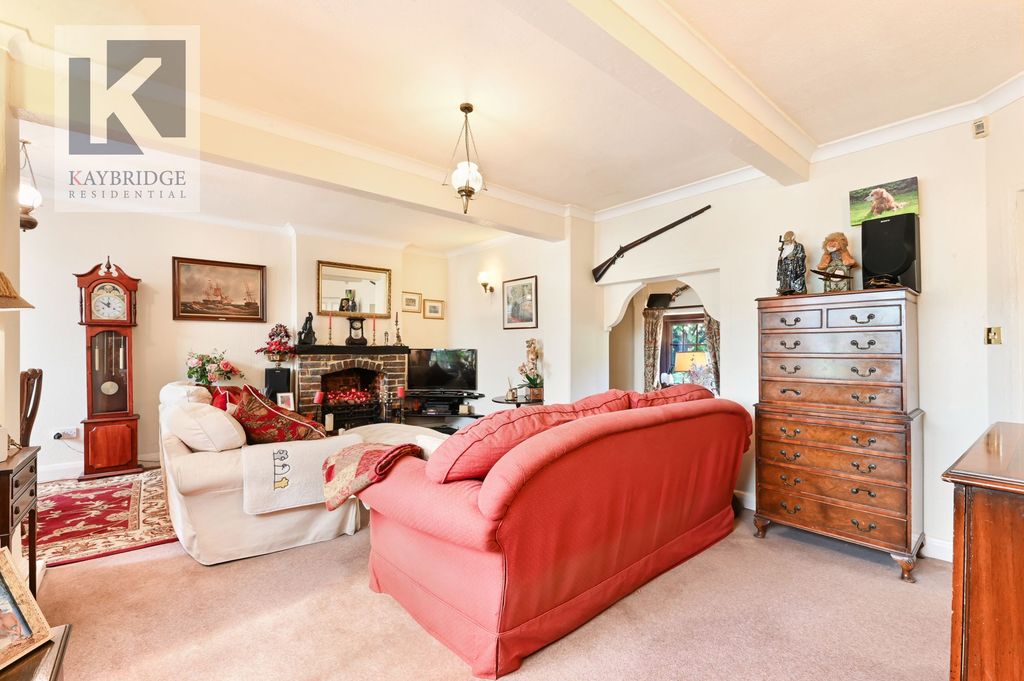 Property photo 3 of 15 Old Bridge Lane, Epsom - Kt17 4Ad