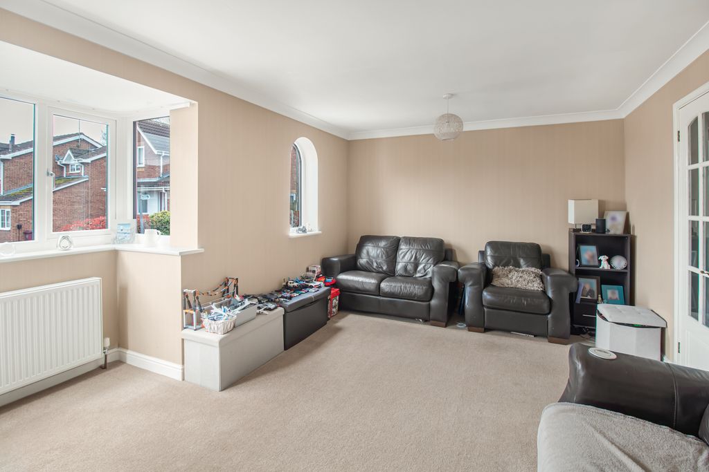 Property photo 3 of 33 Advert-56