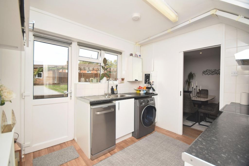 Property photo 2 of 18 Kitchen