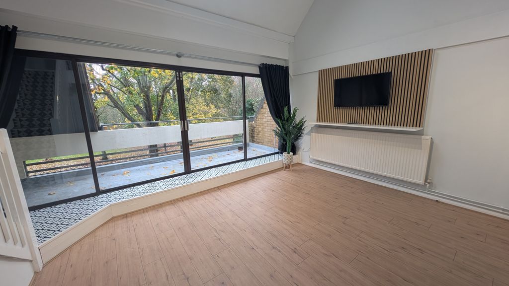 Property photo 2 of 16 Pxl_20251110_092359078