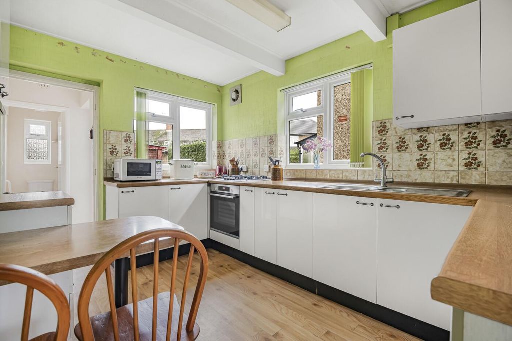 Property photo 2 of 21