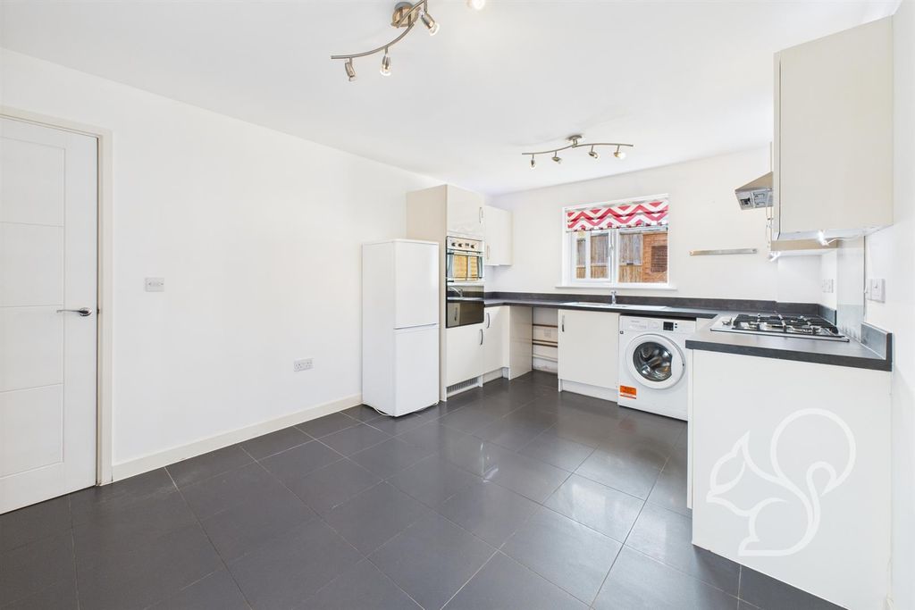 Property photo 3 of 16 Kitchen
