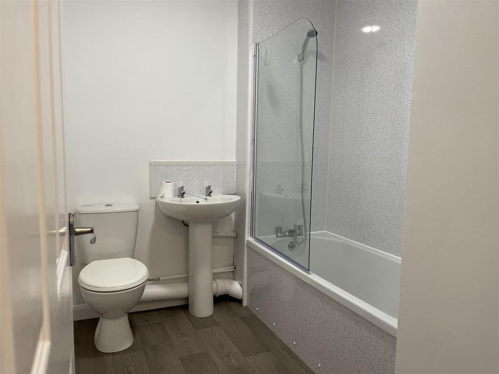 Property photo 3 of 5 3 Elmfield Court - Bathroom Picture - 16.02.2021.J