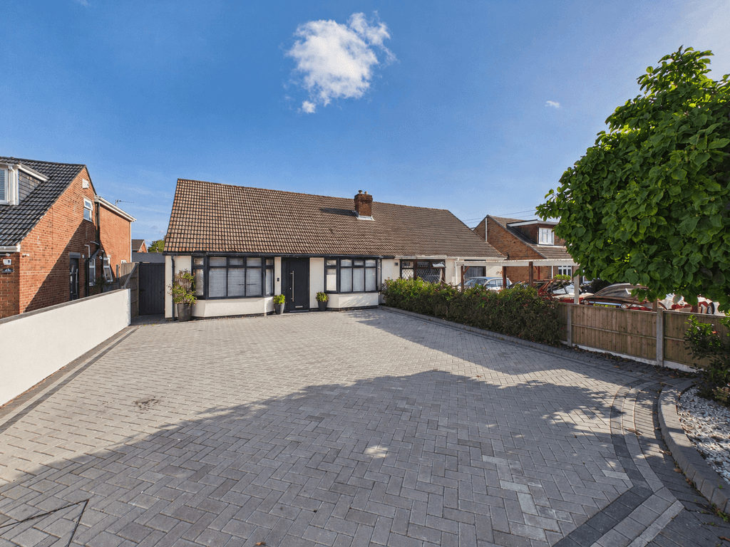Property photo 1 of 15 3 Bedroom Semi Detached Bungalow For Sale
