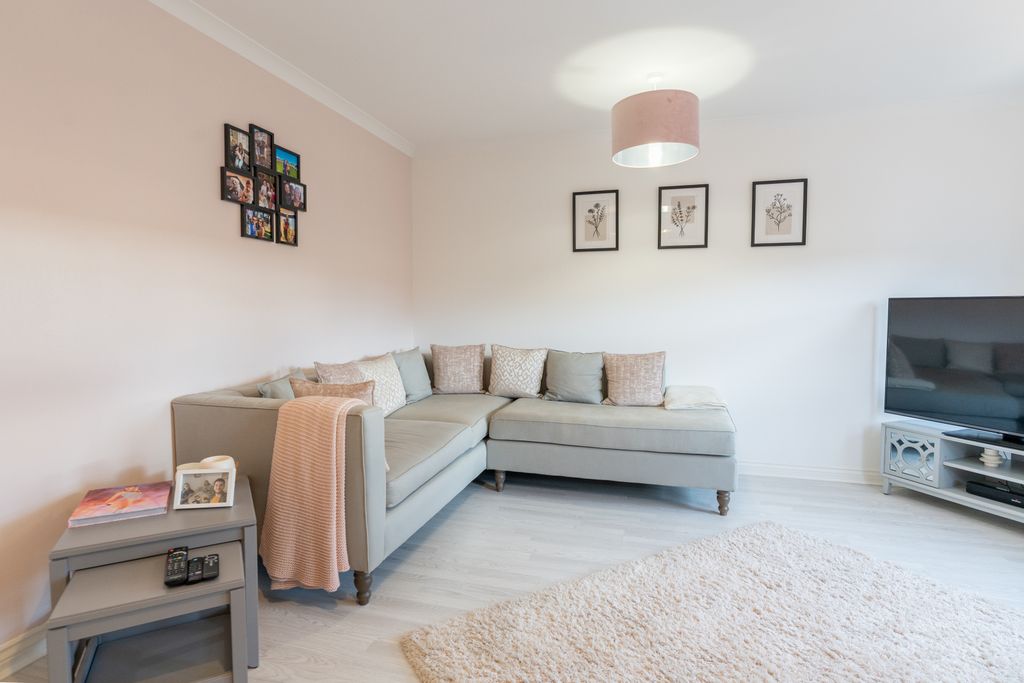 Property photo 3 of 32 Gallery