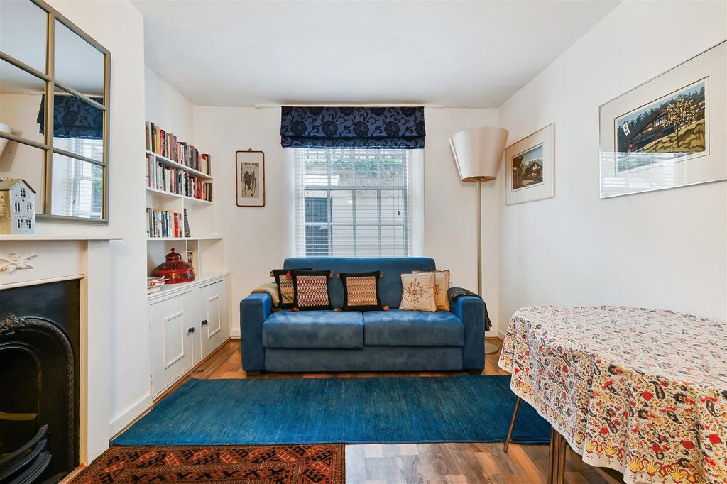 Property photo 3 of 15 Warwick Square Mews, 18 (3).Jpg