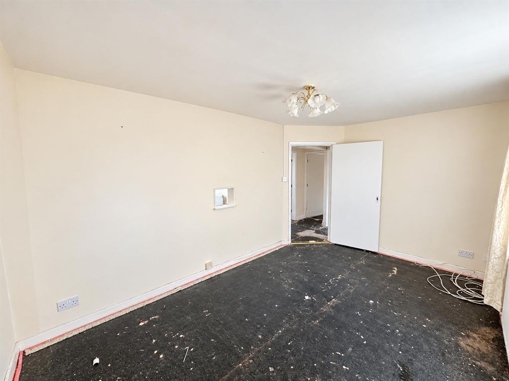 Property photo 2 of 6 Lounge