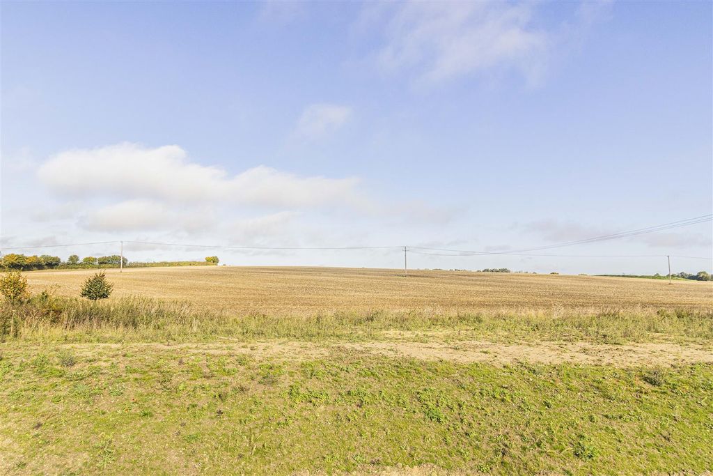 Property photo 2 of 29 18_40914.Jpg