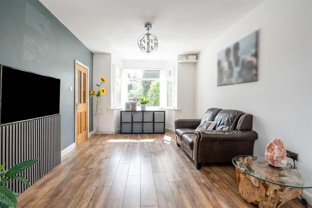 Property photo 2 of 18 151 Dovehouse Lane_8.Jpg