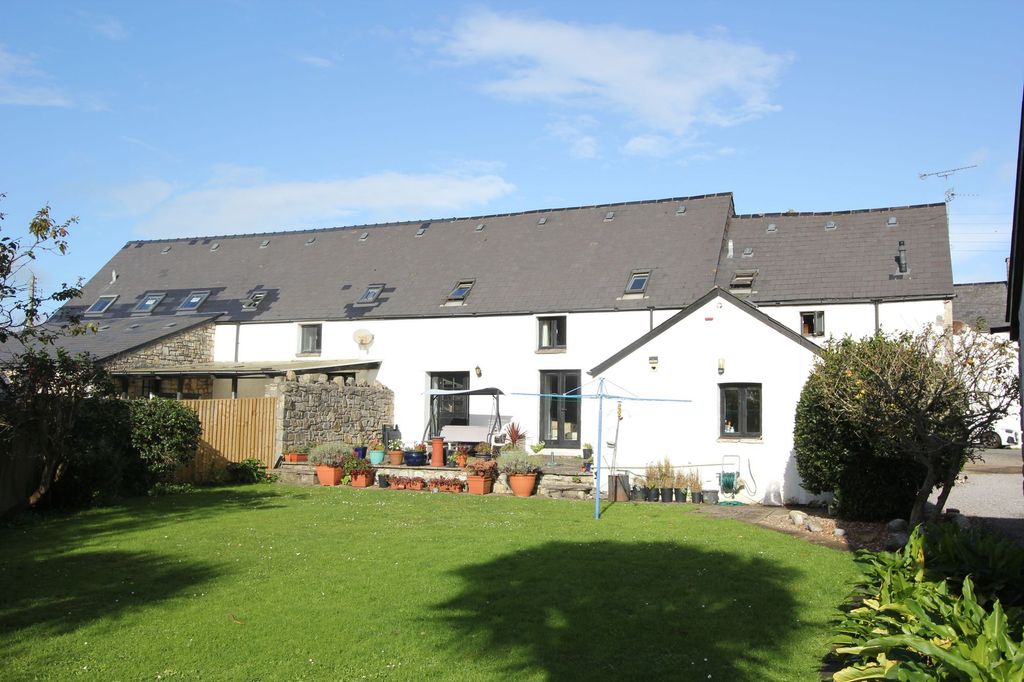 Property photo 3 of 44