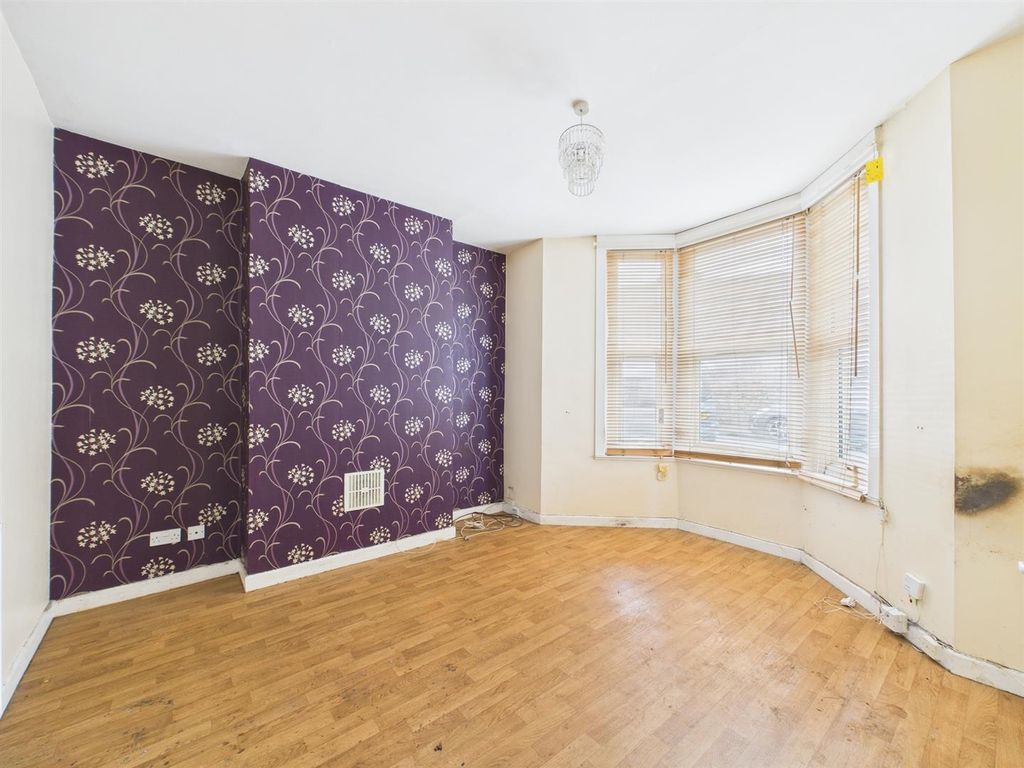 Property photo 2 of 10 2 - 2 Bedroom House.Jpg