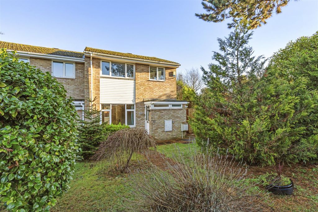 Property photo 1 of 14 32 Campbells Ride, Hp15 6Tq-14.Jpg