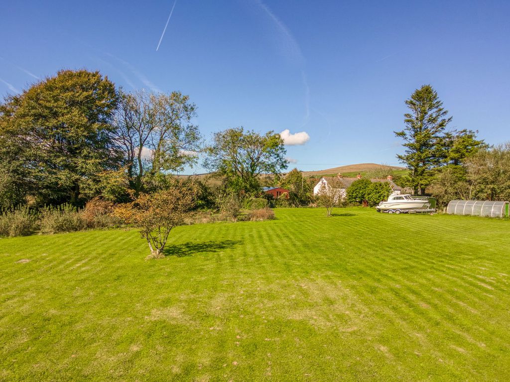 Property photo 2 of 39