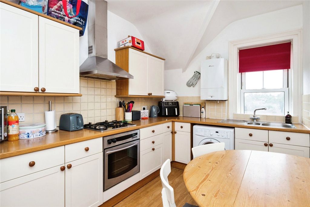 Property photo 2 of 15 Picture No. 12