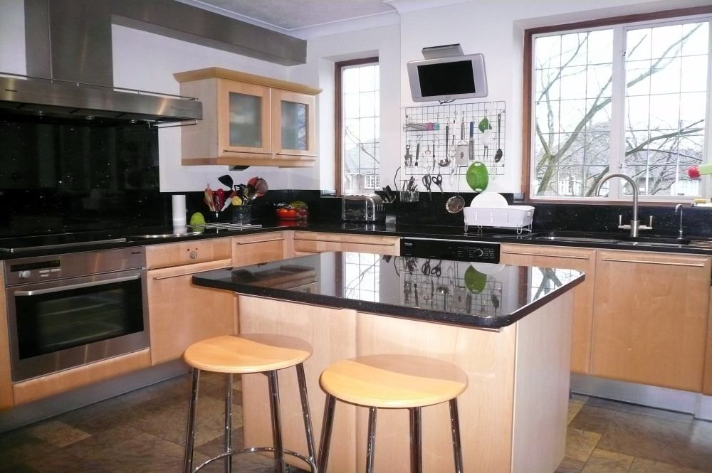 Property photo 2 of 9