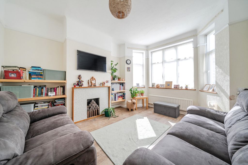 Property photo 2 of 19 1509690-13-6A8c1A...