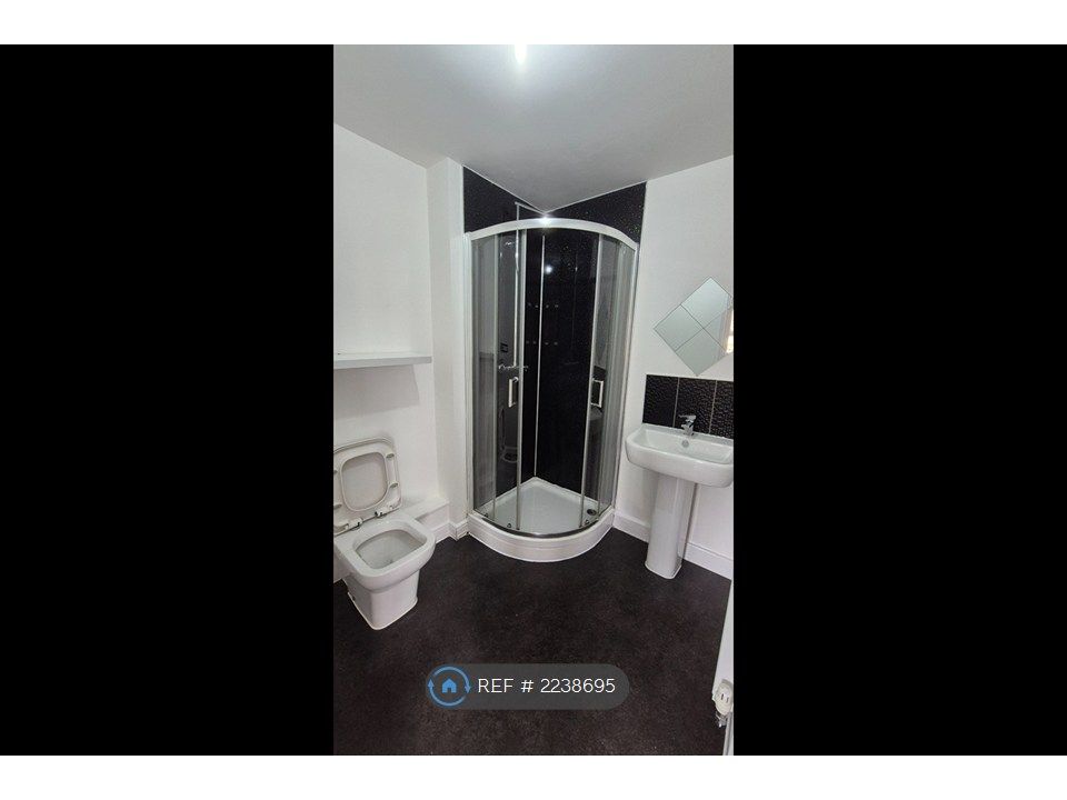 Property photo 3 of 16 Master Bedroom With Toilet