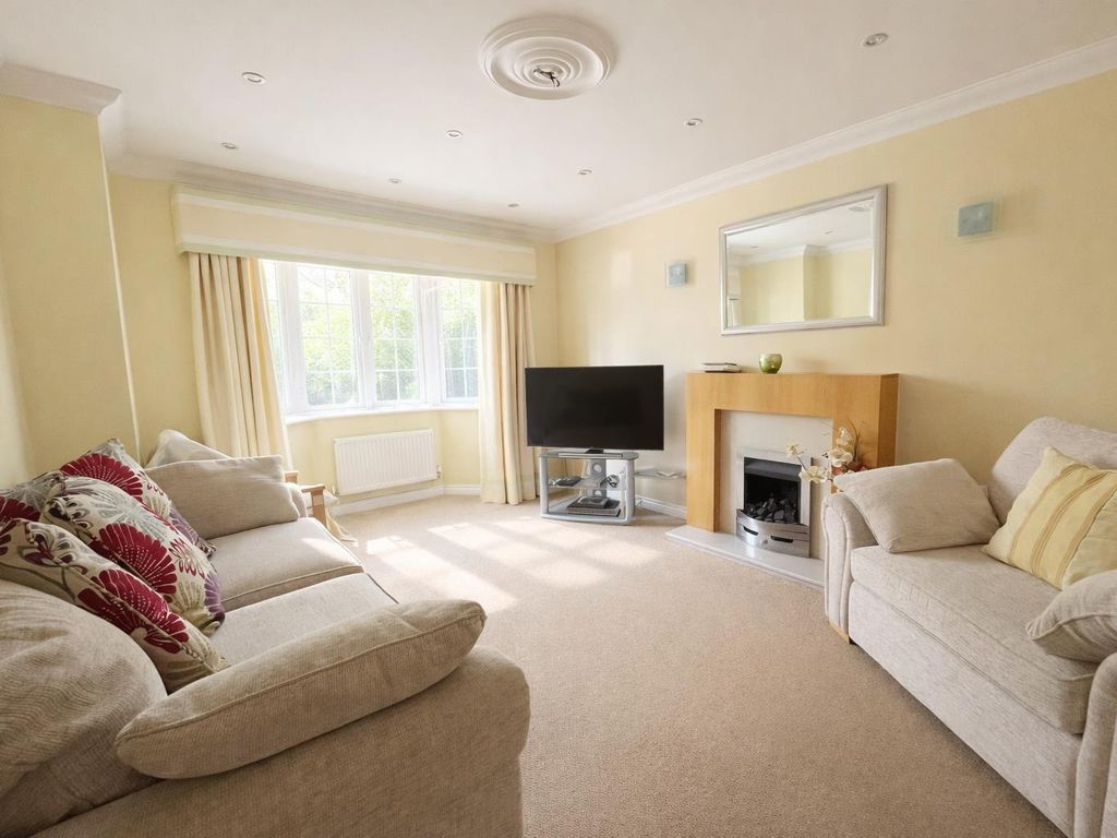 Property photo 3 of 8 Lounge.Png