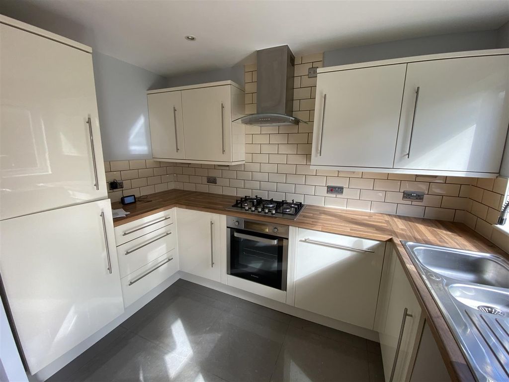 Property photo 2 of 23 Kitchen
