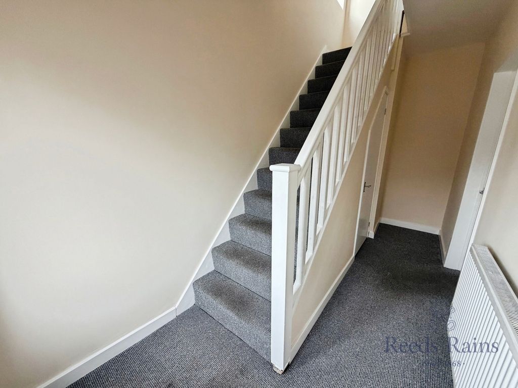 Property photo 2 of 10 Hallway