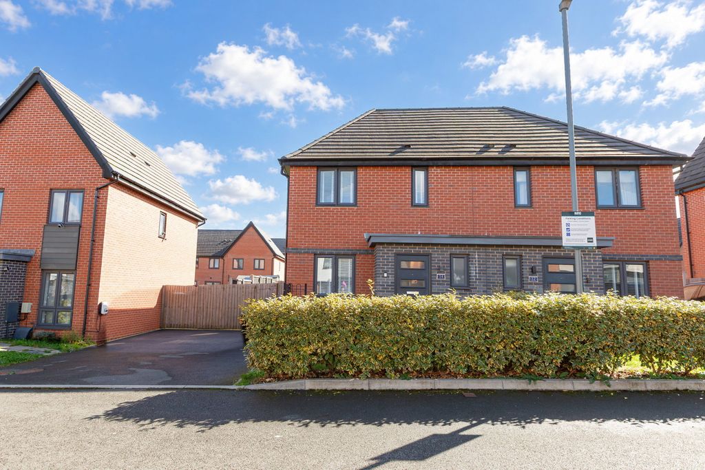 Property photo 1 of 32